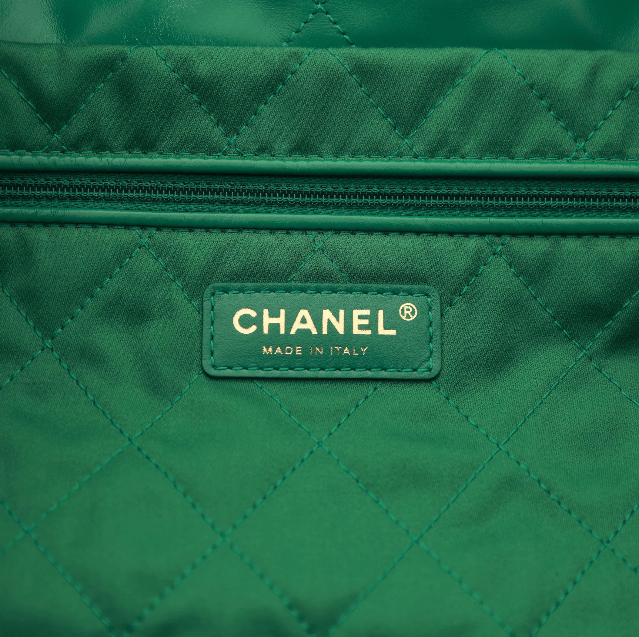 Chanel Medium 22 Bag Green Calfskin Gold Hardware