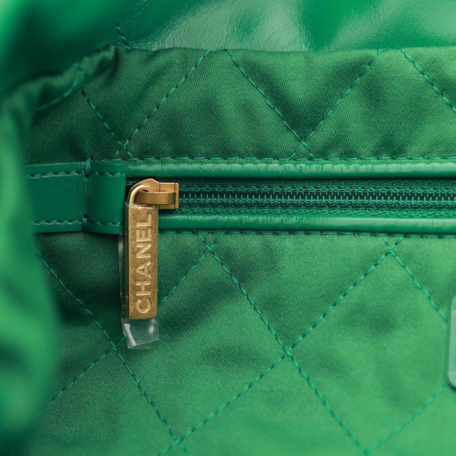 Chanel Medium 22 Bag Green Calfskin Gold Hardware