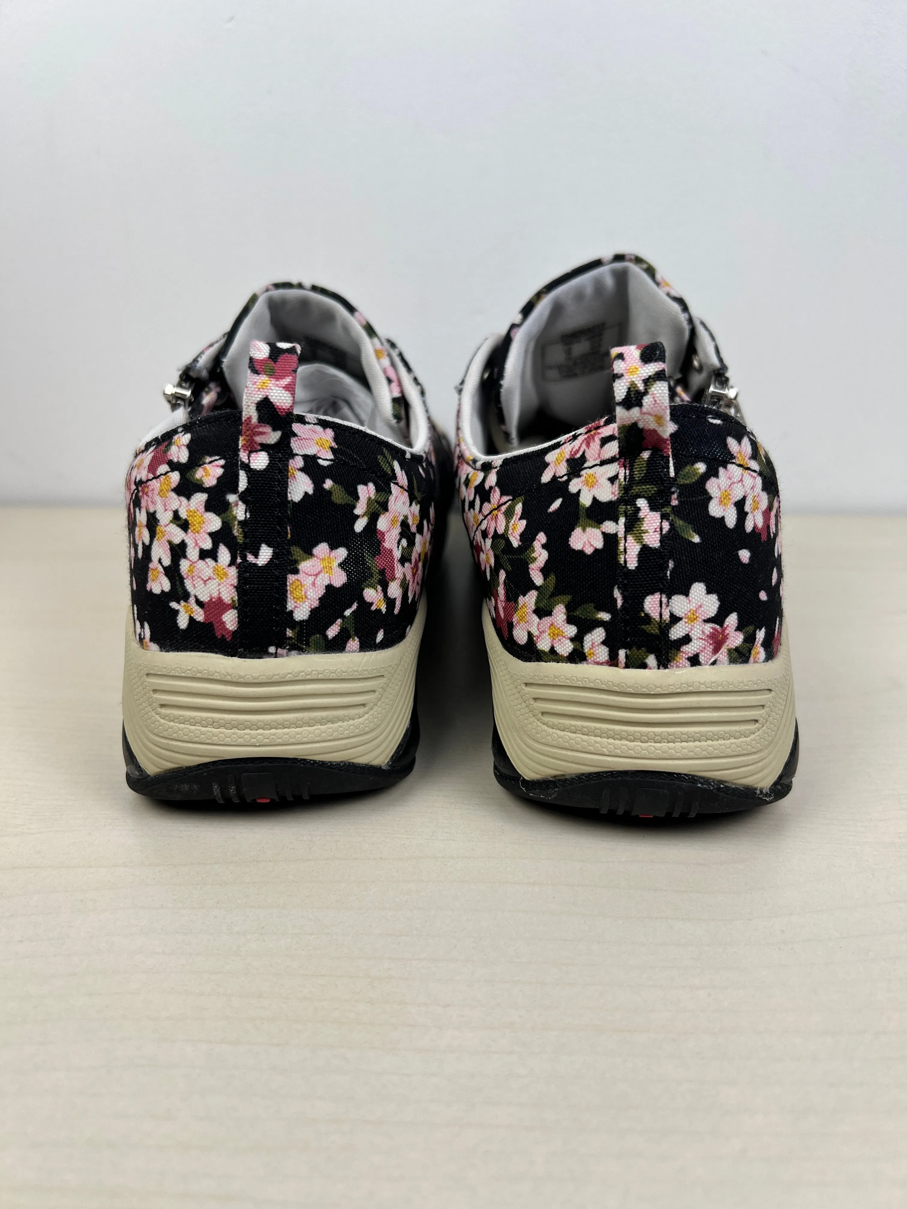 Floral Print Shoes Sneakers THERAFIT, Size 11