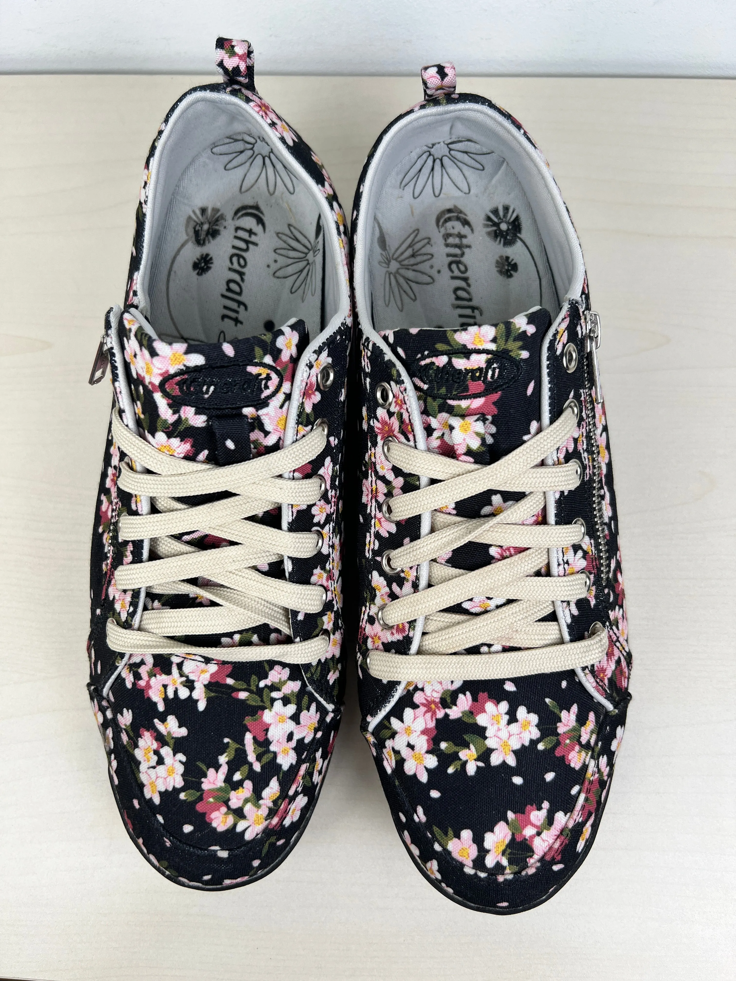 Floral Print Shoes Sneakers THERAFIT, Size 11