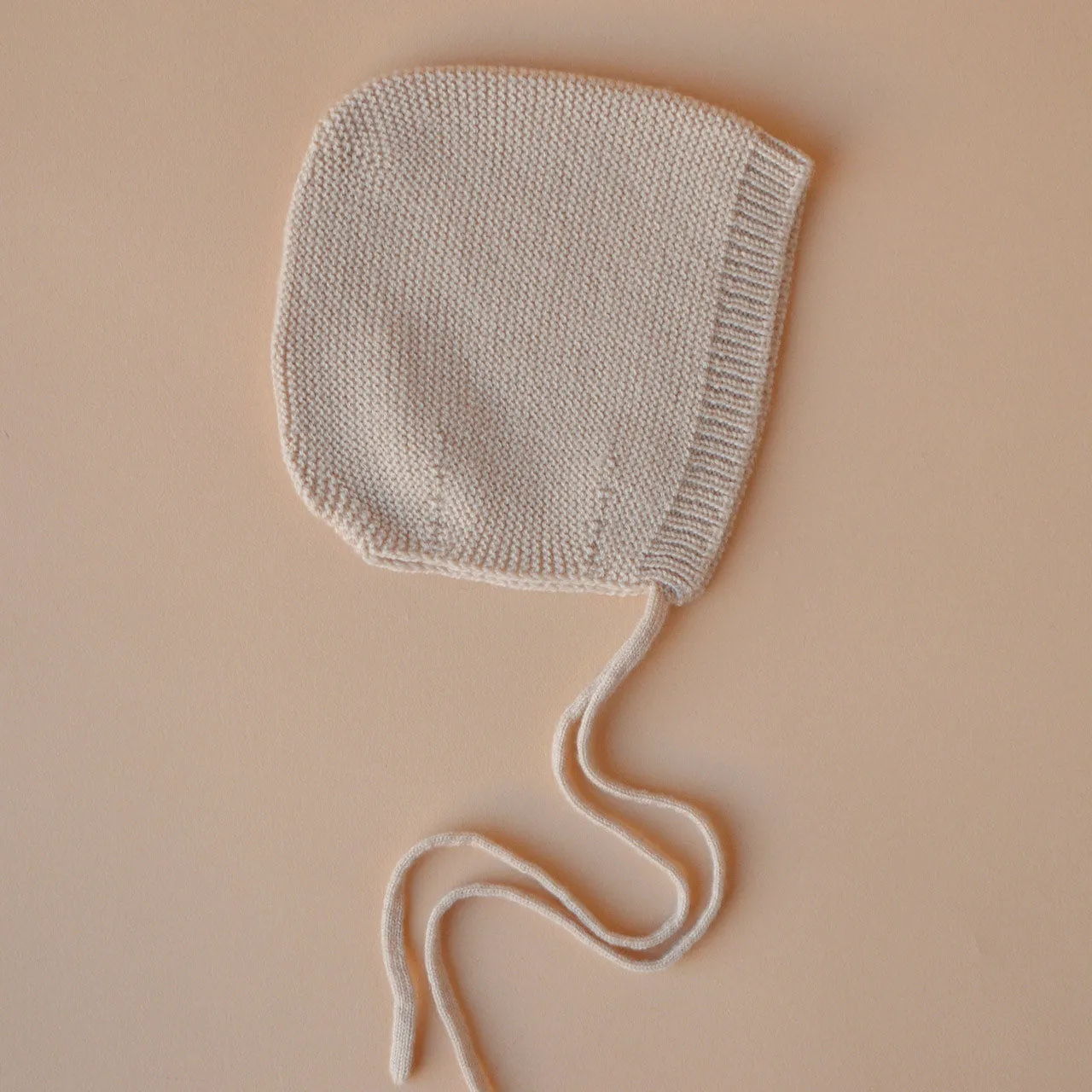 Hvid Baby Bonnet - 100% Merino Wool (Newborn) *Returning Soon