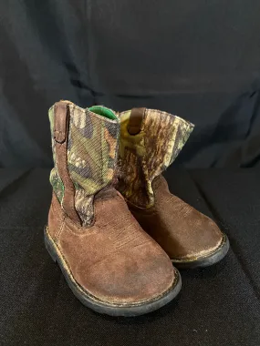 Mossy Oak Camo & Suede Brown Baby Boot size 4