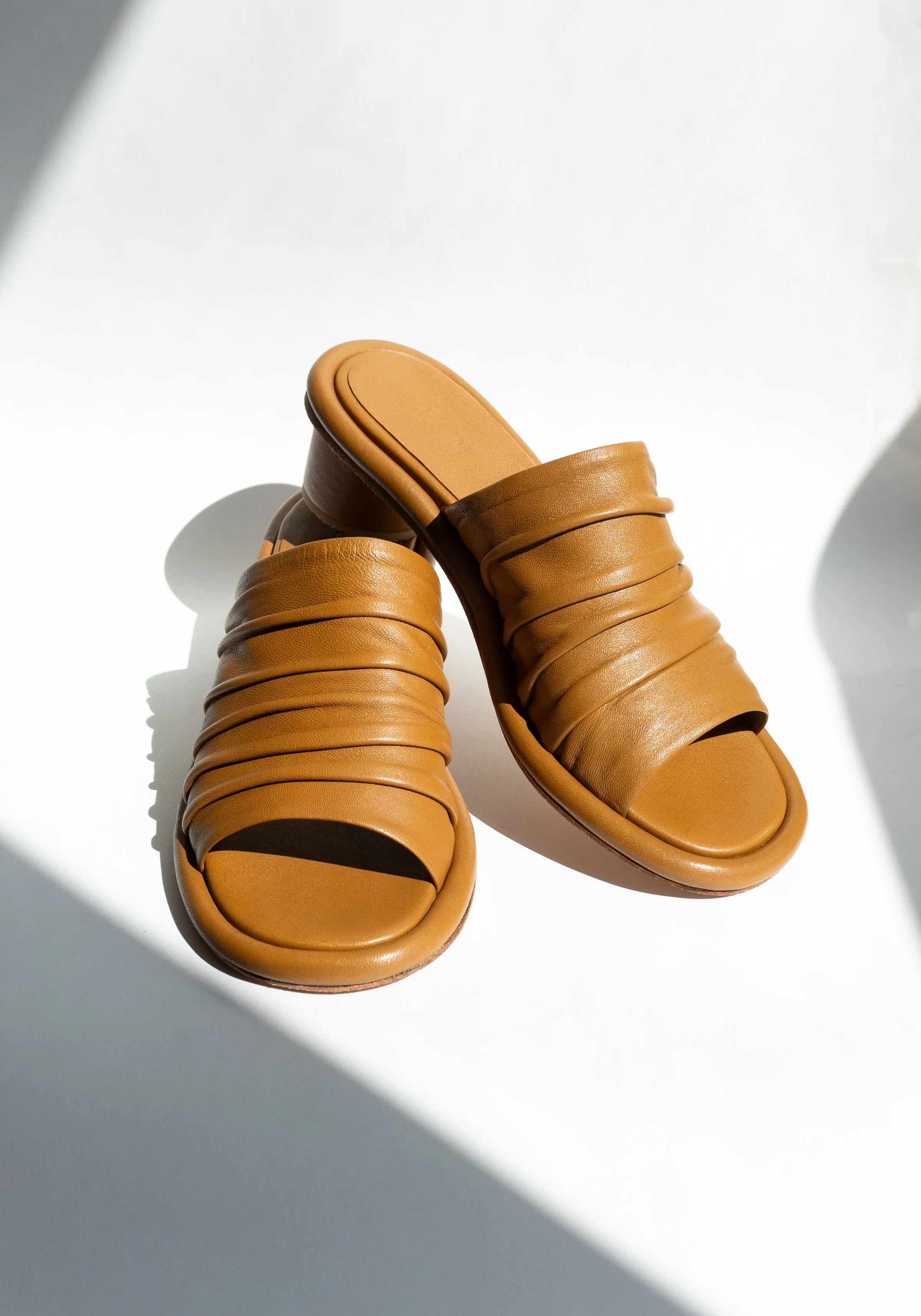 Ruche Slide in Camel