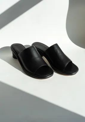 Welt Slide in Black