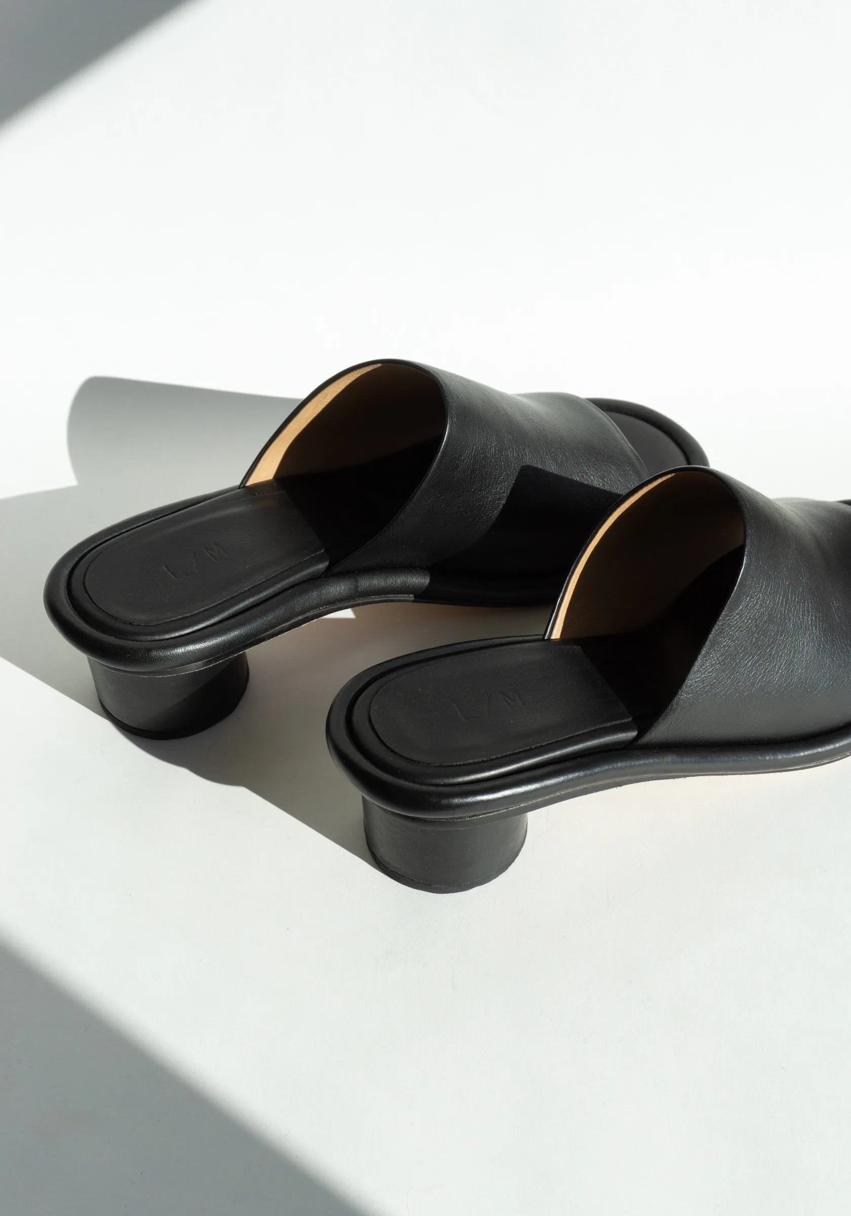 Welt Slide in Black